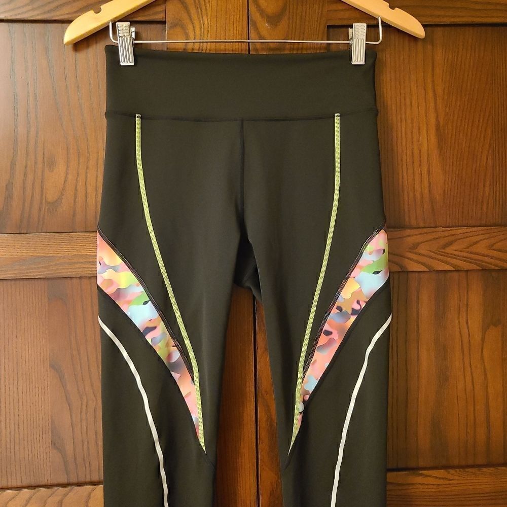Noli Bond Leggings in Prism Camo Size Medium - Picture 3 of 10